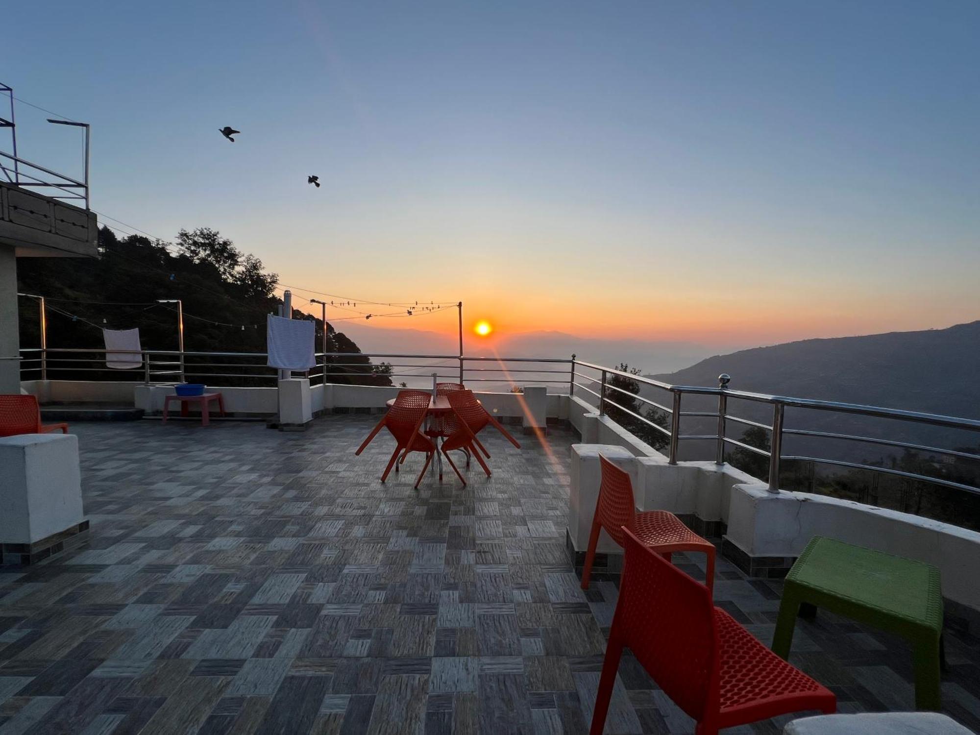 Hotel Village View 나가르코트 외부 사진